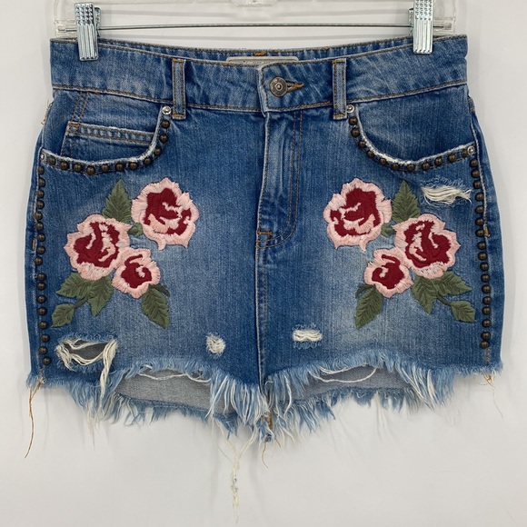 Free People Wild Rose Embroidered Denim Mini Skirt Studded Frayed Hem Size 25 - Picture 5 of 8